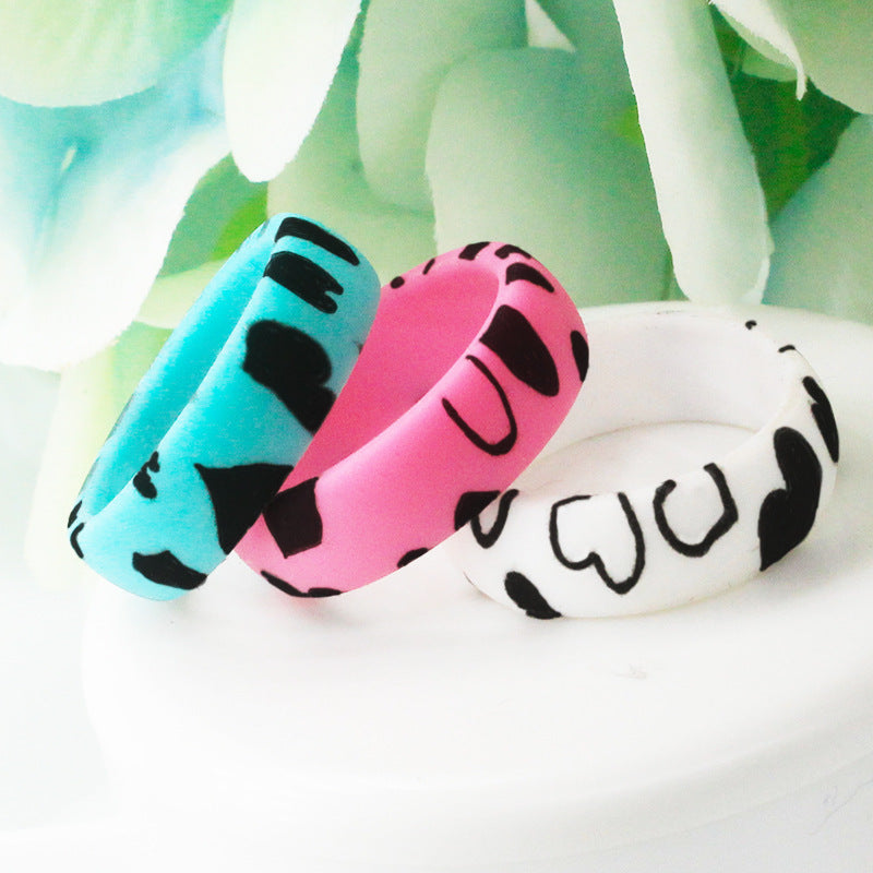 Cute Heart Pattern Silicone Ring – Soft Flexible Band with Embossed Love Design for Everyday Style & Comfy Wear