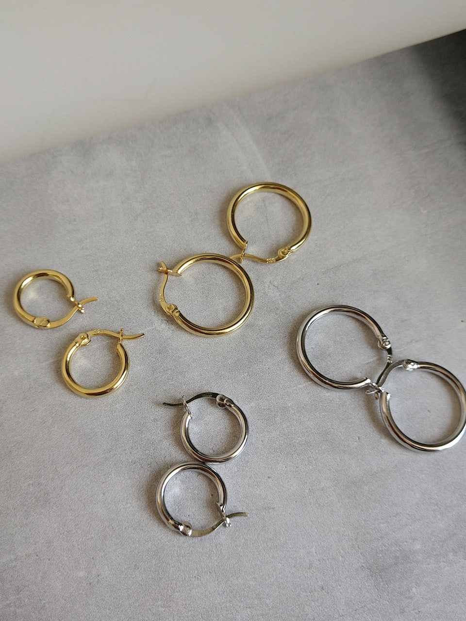 Sterling Silver 925 Hollow Hoop Earrings – Minimalist Lightweight Round Hoops in Silver & Gold Tones