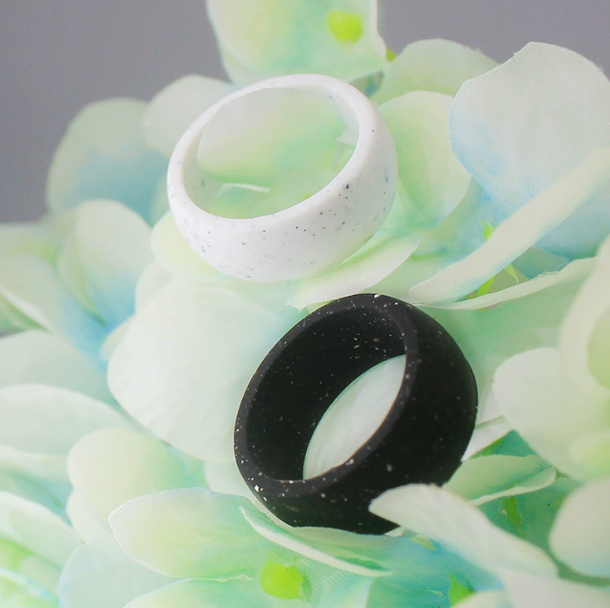 Galaxy-Inspired Fiber Silicone Ring – Black or White with Starry Dot Pattern, Flexible & Unique Men's Band