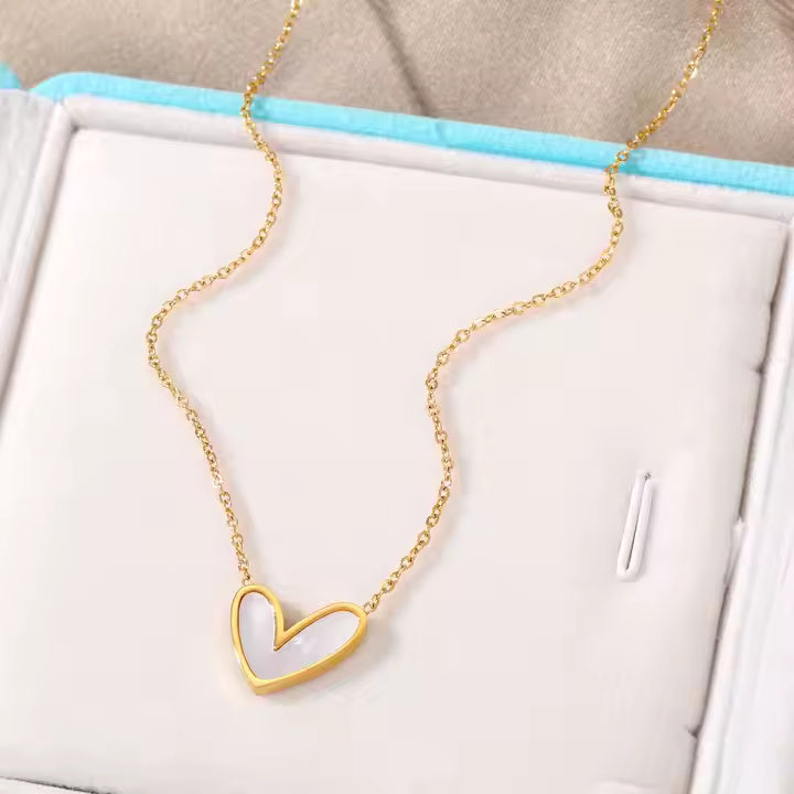 Gold Plated Stainless Steel Necklace with Heart-Shaped Mother of Pearl Pendant – Elegant Minimalist Jewelry