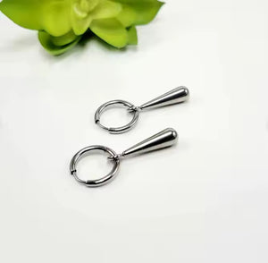 Stainless Steel Teardrop Huggie Hoop Earrings in Silver & Gold – Sleek Drop Design for Everyday Minimalist Style