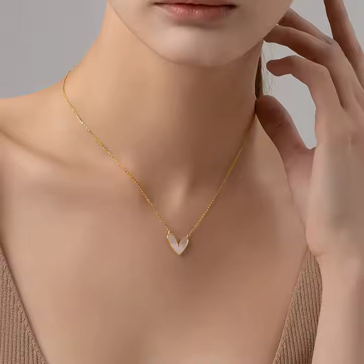 Gold Plated Stainless Steel Necklace with Heart-Shaped Mother of Pearl Pendant – Elegant Minimalist Jewelry