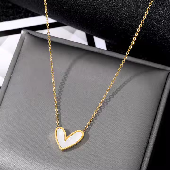 Gold Plated Stainless Steel Necklace with Heart-Shaped Mother of Pearl Pendant – Elegant Minimalist Jewelry