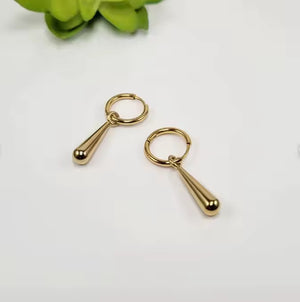 Stainless Steel Teardrop Huggie Hoop Earrings in Silver & Gold – Sleek Drop Design for Everyday Minimalist Style