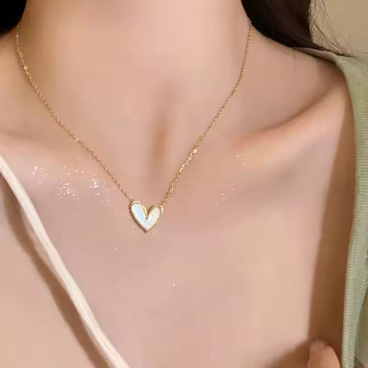 Gold Plated Stainless Steel Necklace with Heart-Shaped Mother of Pearl Pendant – Elegant Minimalist Jewelry