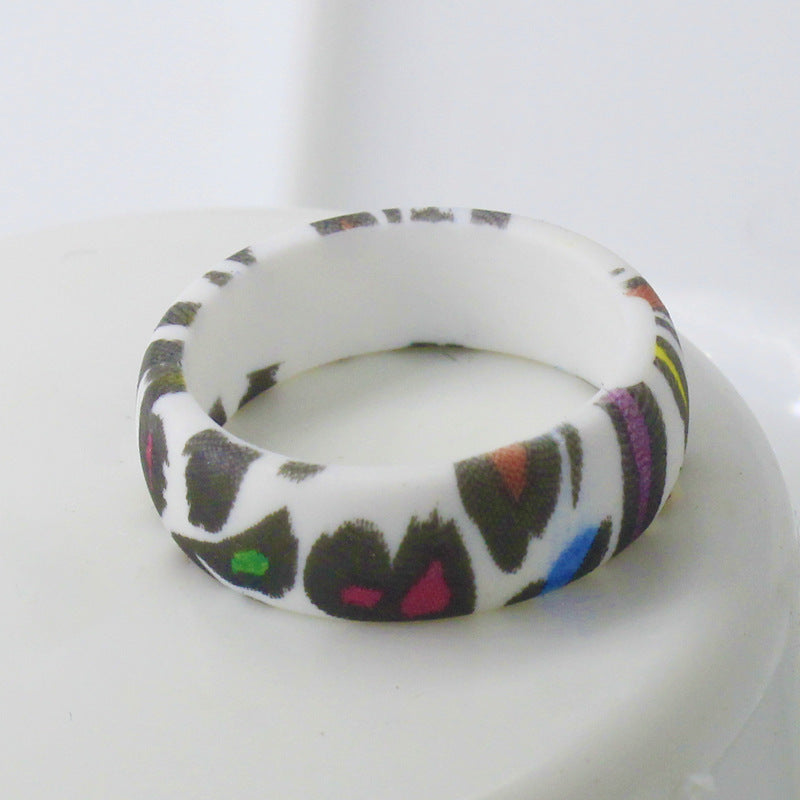 Trendy Silicone Leopard Pattern Ring – Soft Flexible Band with Embossed Animal-Inspired Texture for Daily Comfort