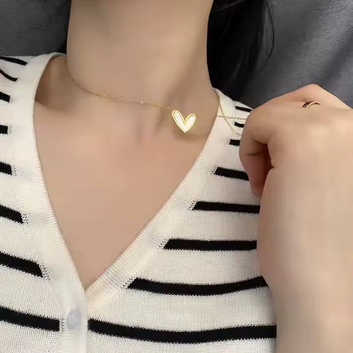 Gold Plated Stainless Steel Necklace with Heart-Shaped Mother of Pearl Pendant – Elegant Minimalist Jewelry