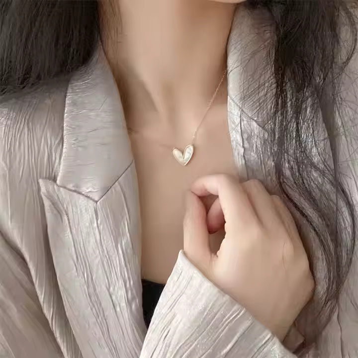 Gold Plated Stainless Steel Necklace with Heart-Shaped Mother of Pearl Pendant – Elegant Minimalist Jewelry