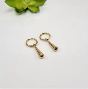 Stainless Steel Teardrop Huggie Hoop Earrings in Silver & Gold – Sleek Drop Design for Everyday Minimalist Style