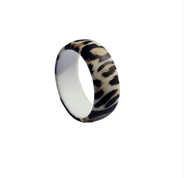 Leopard Print Silicone Ring for Women – Stylish, Lightweight Rubber Band with Wild Vibes for Everyday Adventures