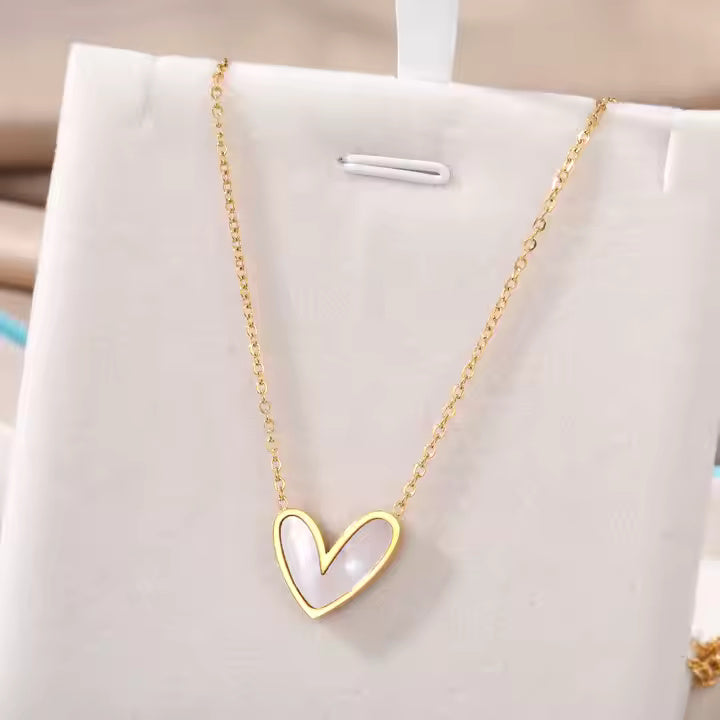 Gold Plated Stainless Steel Necklace with Heart-Shaped Mother of Pearl Pendant – Elegant Minimalist Jewelry